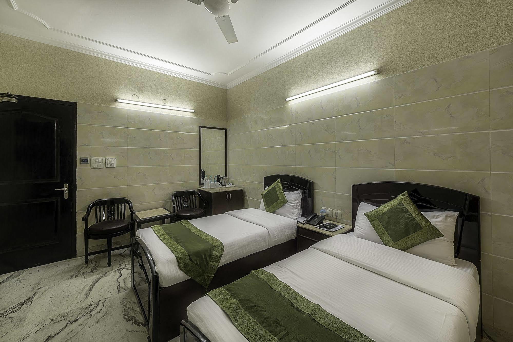 Treebo Trend Singh Sons Karol Bagh Hotel New Delhi Exterior photo