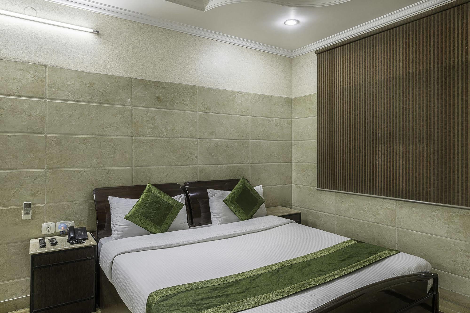 Treebo Trend Singh Sons Karol Bagh Hotel New Delhi Exterior photo