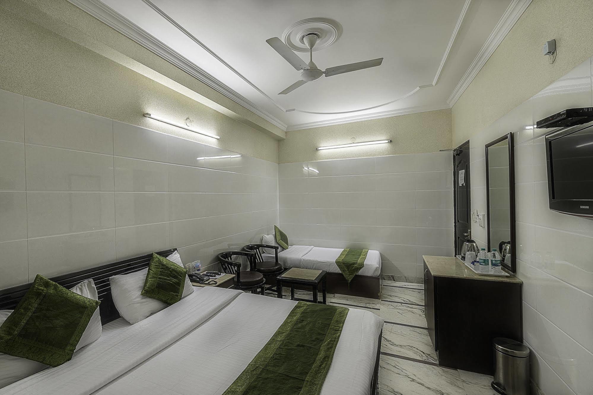 Treebo Trend Singh Sons Karol Bagh Hotel New Delhi Exterior photo