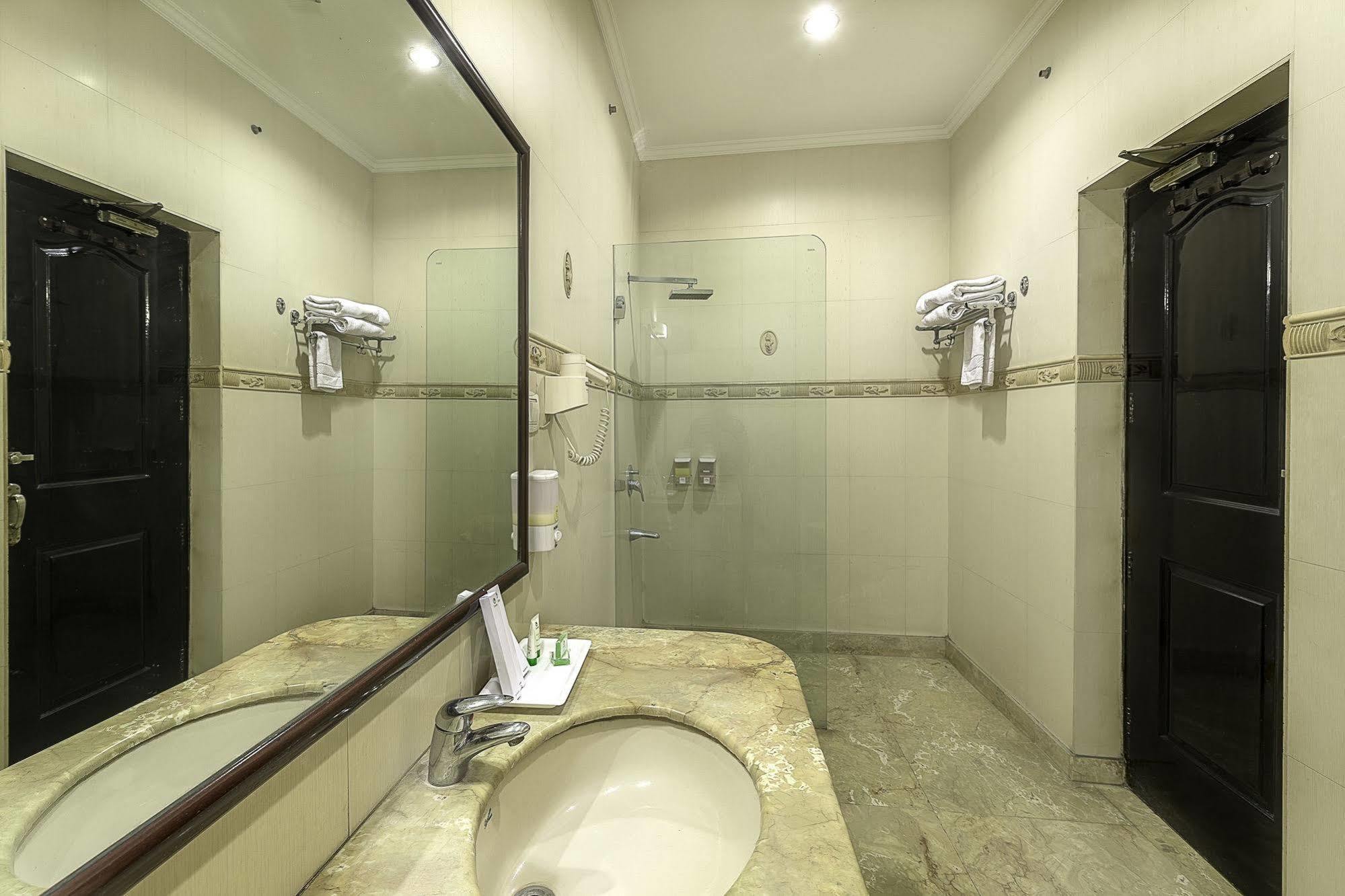 Treebo Trend Singh Sons Karol Bagh Hotel New Delhi Exterior photo